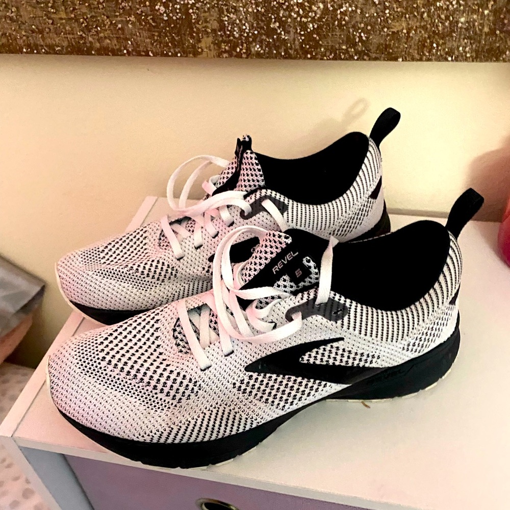 Brooks Sneakers